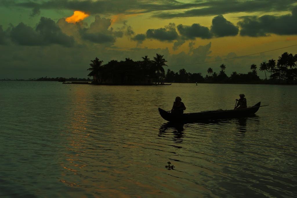 Punnamada Resort Alappuzha Exterior foto